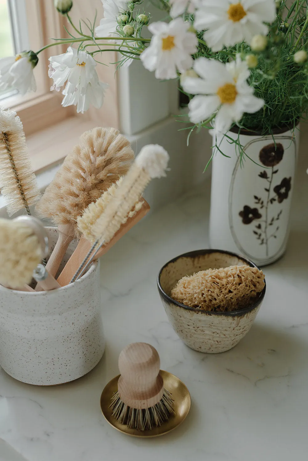 Essential Everyday Wooden Mug & Cup Brush