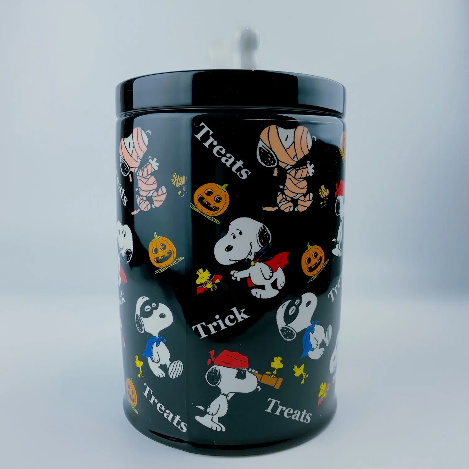 Peanuts Charlie Brown & Friends & Snoopy In Custom 'Treat or Trick' Cookie Jar Canister